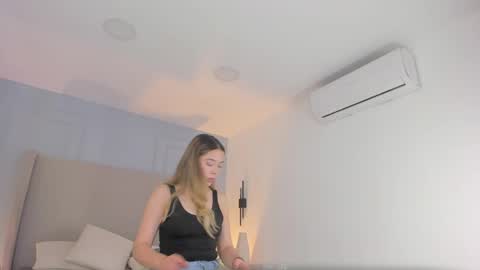 Chloe online show from April 23, 12:01 pm