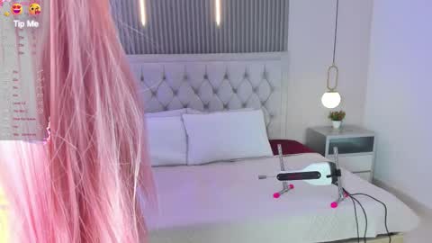 CLHOE  online show from January 8, 9:08 pm