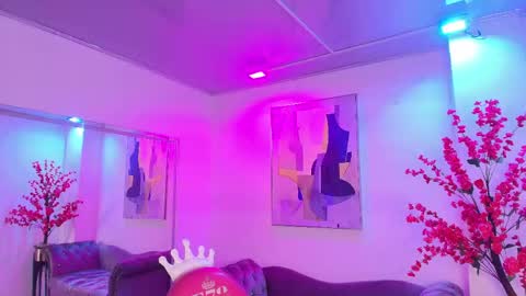 Chloe online show from April 18, 11:35 am