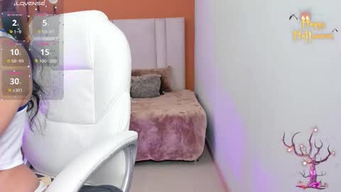 Chloe online show from October 24, 5:31 pm