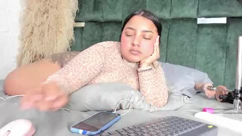 Chloe online show from June 10, 7:01 pm