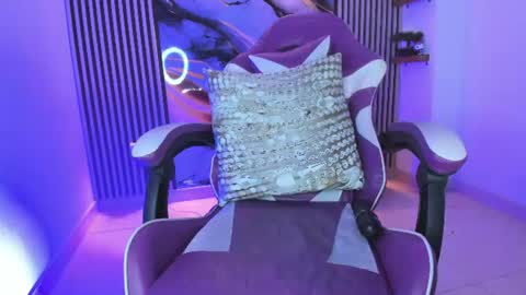 chloe_jacksonn online show from June 12, 3:03 am
