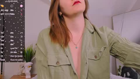 Snapshot of chloe_jeense chatting on March 2, 5:33 am Chloe online show from March 2, 5:33 am