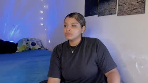 chloe_kisses online show from April 27, 11:29 am