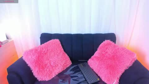 Chloe online show from February 5, 2:20 pm