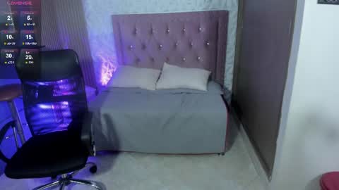 chloe_prg online show from July 24, 5:05 am