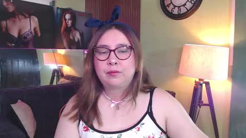 Snapshot of chloe_prg chatting on September 18, 5:50 am chloe_prg online show from September 18, 5:50 am
