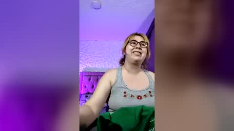 chloe_prg online show from June 26, 5:09 am