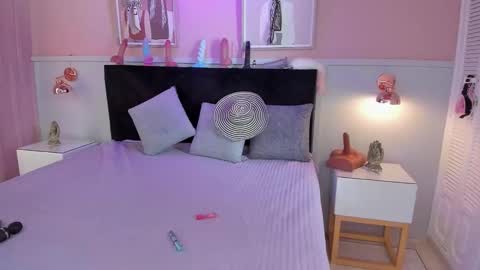 Snapshot of chloe_watson_ chatting on September 19, 8:08 pm online show from September 19, 8:08 pm