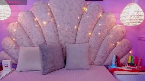 Snapshot of chloe_watson_ chatting on March 12, 7:47 pm online show from March 12, 7:47 pm