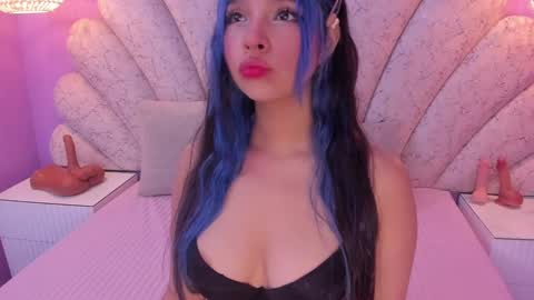 Snapshot of chloe_watson_ chatting on January 30, 7:26 pm online show from January 30, 7:26 pm