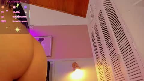 Snapshot of chloe_watson_ chatting on October 9, 8:02 pm online show from October 9, 8:02 pm
