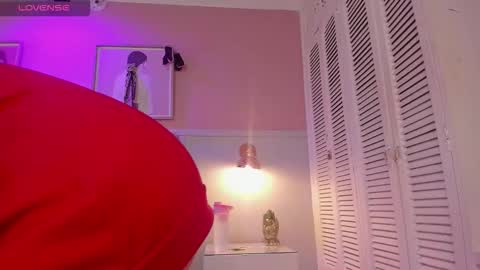 Snapshot of chloe_watson_ chatting on October 4, 8:02 pm online show from October 4, 8:02 pm