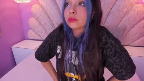 Snapshot of chloe_watson_ chatting on December 26, 9:37 pm online show from December 26, 9:37 pm