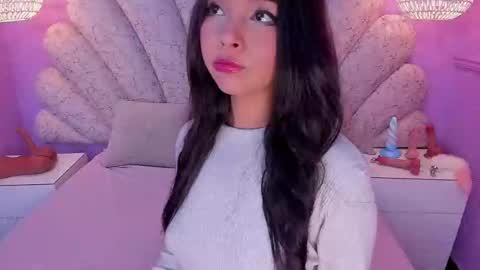 Snapshot of chloe_watson_ chatting on March 5, 9:17 pm online show from March 5, 9:17 pm