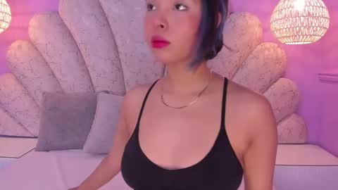 Snapshot of chloe_watson_ chatting on February 4, 8:06 pm online show from February 4, 8:06 pm