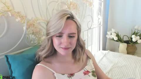 Chloe Deccker online show from June 5, 6:52 am