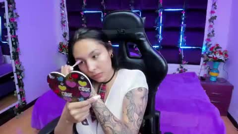 Snapshot of chloee_thompson chatting on February 18, 2:59 am ChloeeThompson online show from February 18, 2:59 am