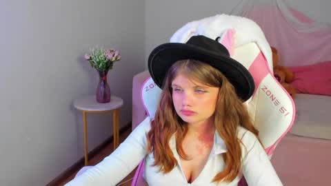 ChloeHalses online show from June 10, 1:49 am