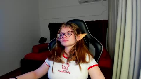 ChloeHalses online show from April 15, 5:41 am