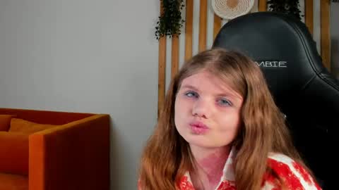 ChloeHalses online show from June 5, 5:19 pm