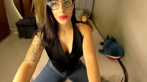 Snapshot of chloeharlan_ chatting on October 6, 1:11 am Laura independent model online show from October 6, 1:11 am