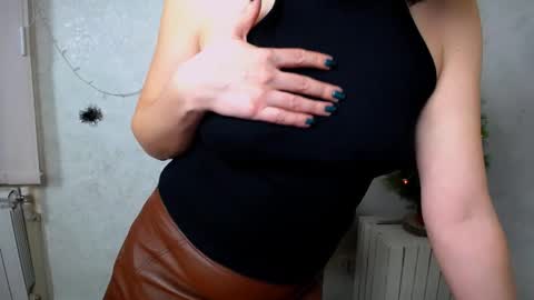 Chloe online show from December 16, 3:07 pm