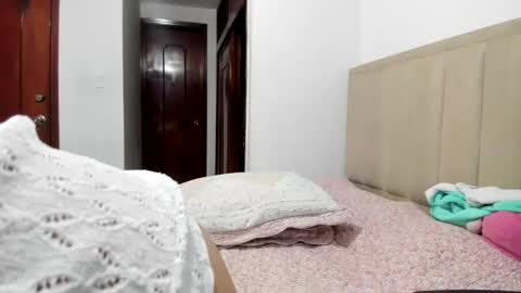 chloemiller   online show from October 18, 11:06 pm