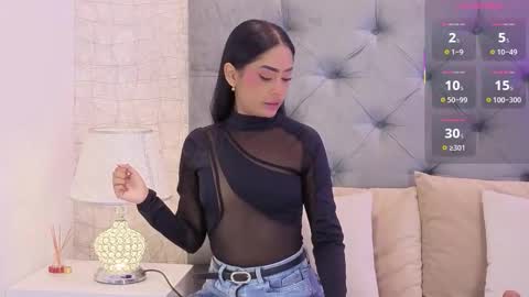 C H L O E  M O O N online show from March 16, 11:58 am