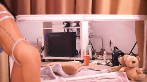 Chlo online show from April 28, 3:43 am