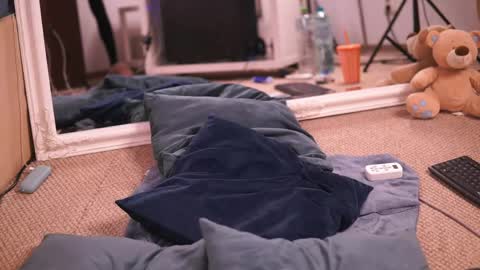 Chlo online show from April 25, 4:04 am