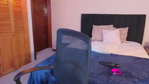 ChloeTurner  online show from April 21, 12:34 pm