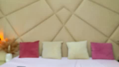 Chloe Vee online show from November 8, 6:51 am