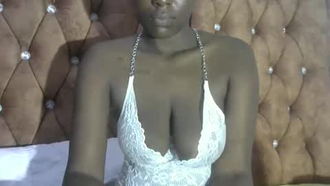 Snapshot of chocolate_ebony254 chatting on October 29, 10:12 pm Nicah online show from October 29, 10:12 pm