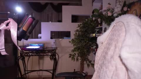 chriss_foxx online show from December 3, 4:20 pm