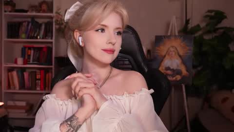 chriss_foxx online show from April 22, 4:26 pm