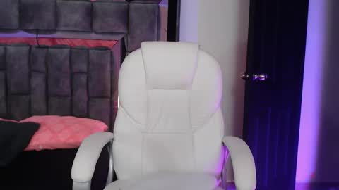 Snapshot of christaly_1 chatting on October 9, 8:51 am Christal online show from October 9, 8:51 am