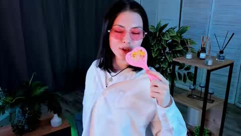 christaschrecongost online show from March 9, 10:07 am