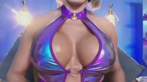 Christiekroes online show from June 6, 2:12 pm