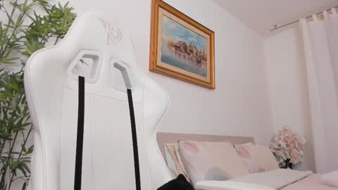 Snapshot of christine0990__ chatting on October 15, 4:04 am Hi im Christine online show from October 15, 4:04 am