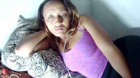 Snapshot of christine213 chatting on January 25, 10:18 pm christine213 online show from January 25, 10:18 pm