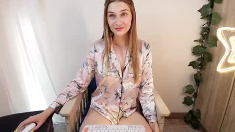 Christine Cardo online show from May 26, 6:51 pm