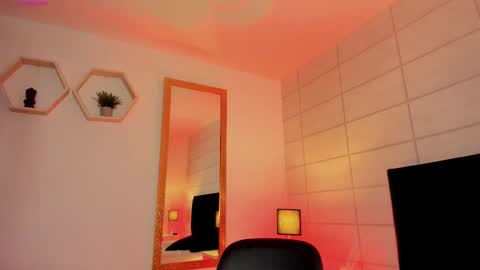 Christine  online show from November 14, 12:16 pm