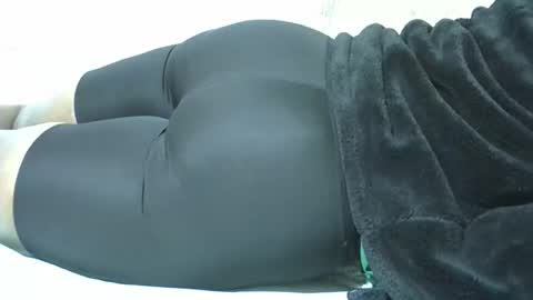 DivaDee online show from April 24, 7:05 pm