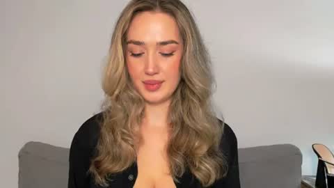 Snapshot of cindyprettywomen chatting on October 8, 3:27 pm cindyprettywomen online show from October 8, 3:27 pm