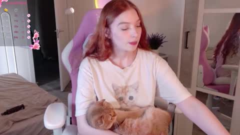 Snapshot of cinnabongirls chatting on October 16, 11:02 am Maddy online show from October 16, 11:02 am