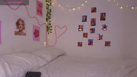 cinniaa online show from June 3, 1:39 am