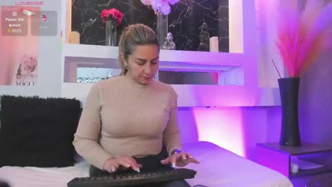 Cinthya  online show from June 4, 12:09 pm