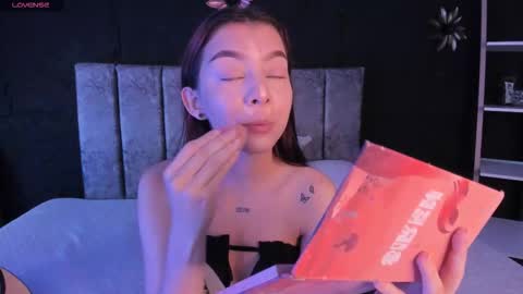 cleowhite_ online show from March 6, 9:43 pm