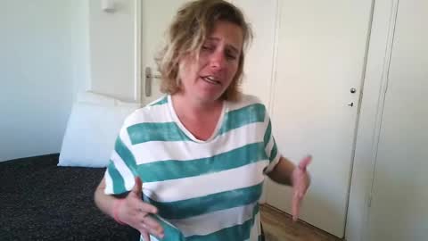 Syl  online show from April 26, 2:48 pm